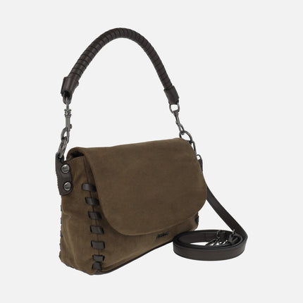 Bolsos en tejido marrón con tapa y pespuntes