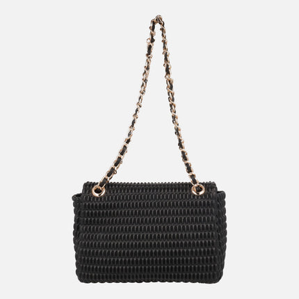 Bolsos Patti en negro con tapa y cierre metálico