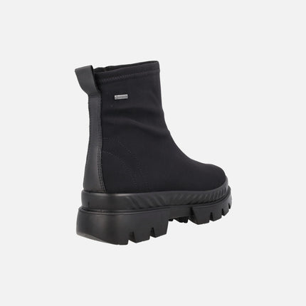 Botines negros de licra con membrana Gore tex y piso track