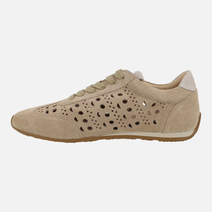 Zapatillas deportivas bajas en serraje beige con calados