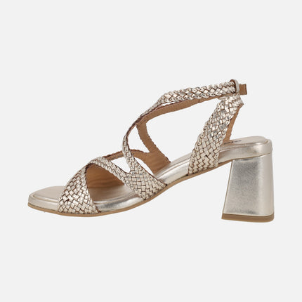 Sandalias trenzadas de piel color oro con tacón Mohoro