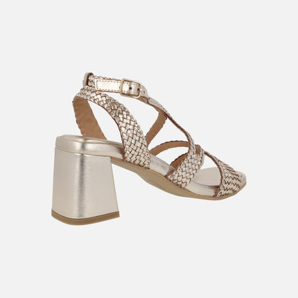 Sandalias trenzadas de piel color oro con tacón Mohoro