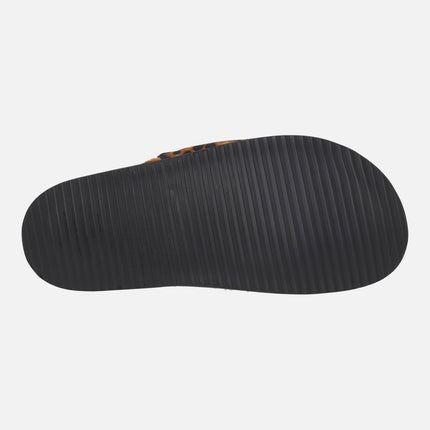 Sandalias de piel con hebillas y tachas doradas