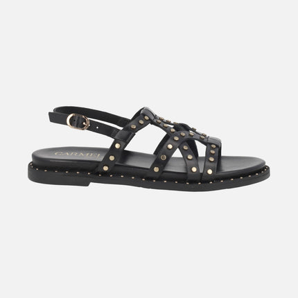 Sandalias planas de piel con tachas doradas