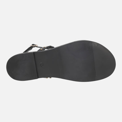 Sandalias planas de piel con tachas doradas