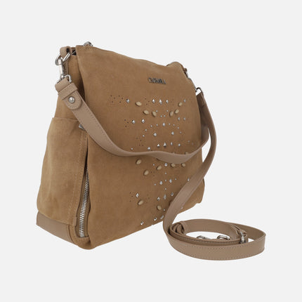 Bolsos multi posición en serraje camel con tachas y pedrería