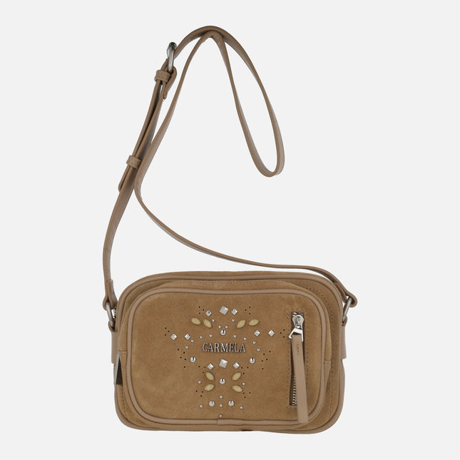 Bolsos bandolera en serraje camel con pedrería y tachas