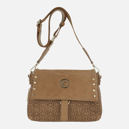 Bolsos bandolera troquelados con tapa y tachas