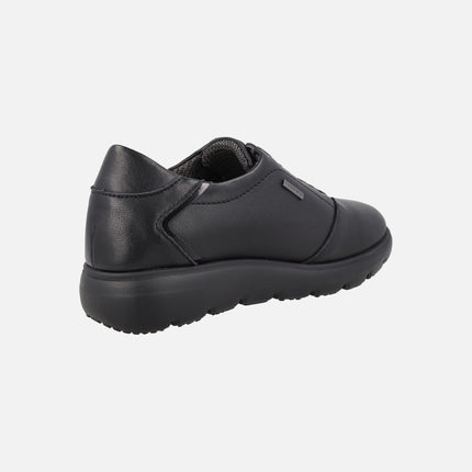 Zapatos deportivos en piel negra con membrana impermeable