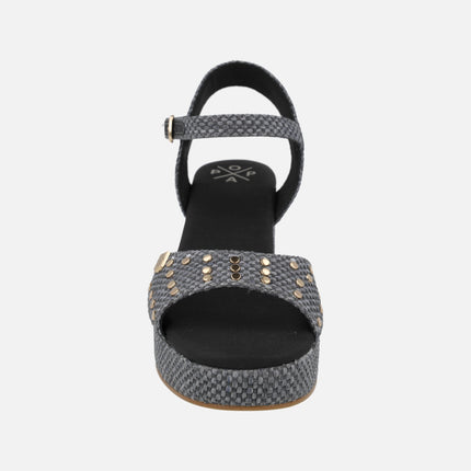 Sandalias de tacón en rafia negra con tachas doradas Daira