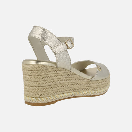 Sandalias de piel en color oro Arenal con cuña de esparto natural