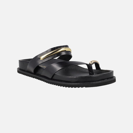 Sandalias de piel negra con detalle de pieza para dedo