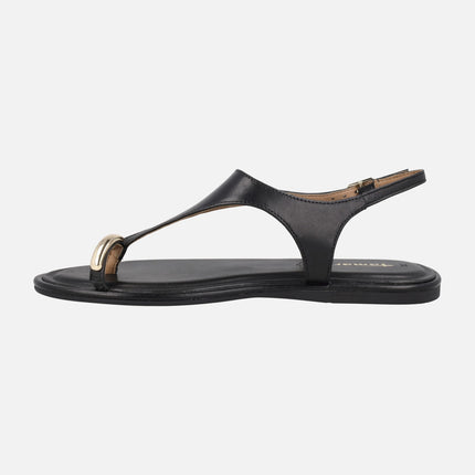 Flat leather sandals with ring-effect toe piece