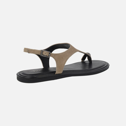Flat leather sandals with ring-effect toe piece