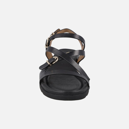 Sandalias negras de piel con hebillas doradas