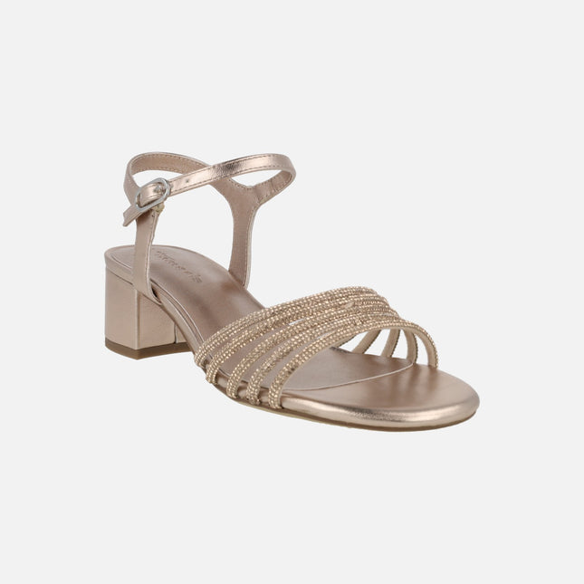 Sandalias metalizadas con tacón ancho y tiras de strass