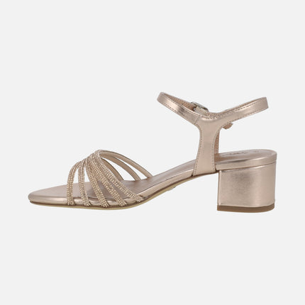 Sandalias metalizadas con tacón ancho y tiras de strass