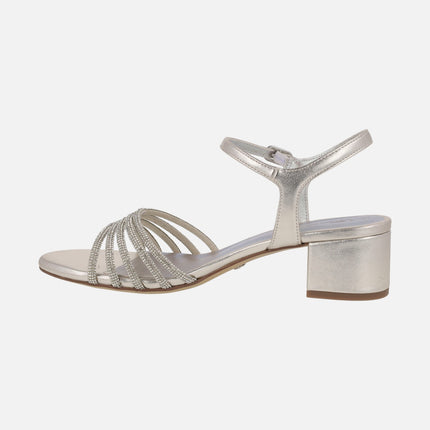 Sandalias metalizadas con tacón ancho y tiras de strass