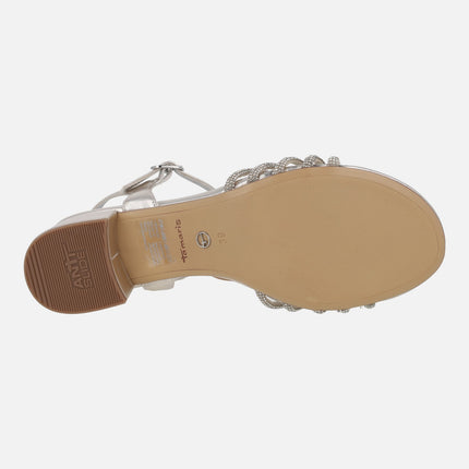 Sandalias metalizadas con tacón ancho y tiras de strass