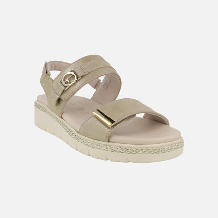 Sandalias de piel con cierre de velcros en acabado champagne