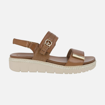 Sandalias de piel color cuero con cierre de velcros