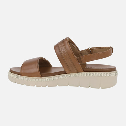 Sandalias de piel color cuero con cierre de velcros