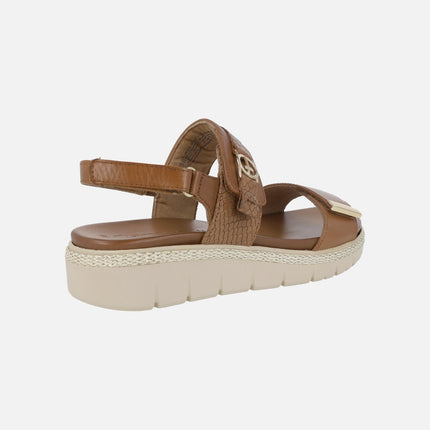Sandalias de piel color cuero con cierre de velcros