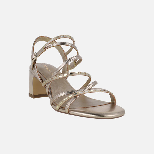 Sandalias de tiras en metalizado oro con tacones de 6 cm