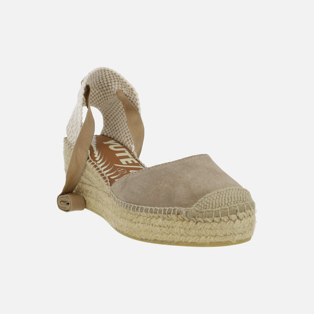 Zapatillas de esparto en serraje taupe con cintas para atar