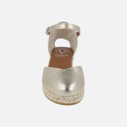 Espadrilles with medium wedge in golden leather with ankle bracelet
