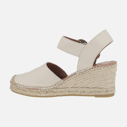 Zapatillas de esparto en piel blanco roto con hebilla circular
