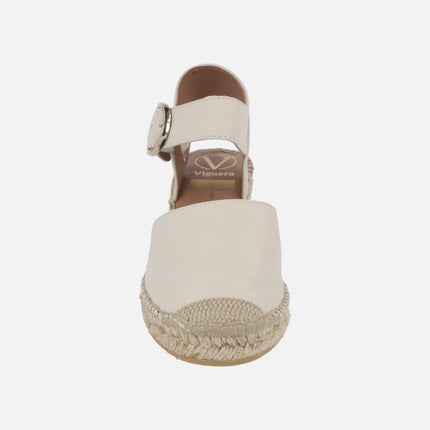 Zapatillas de esparto en piel blanco roto con hebilla circular