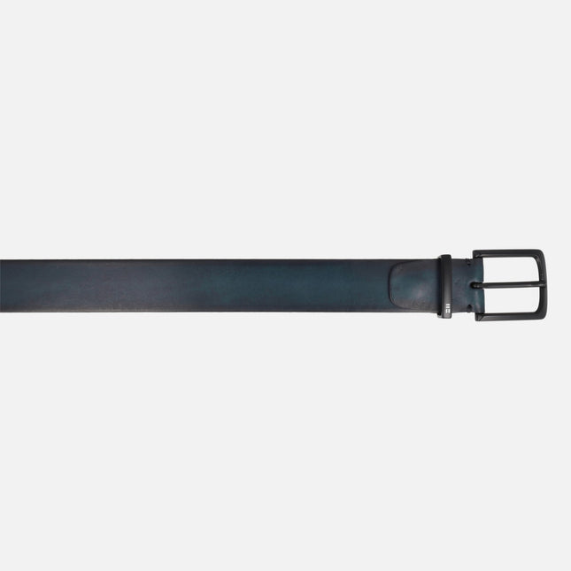 Cinturones de piel para hombre en color azul con hebilla negra