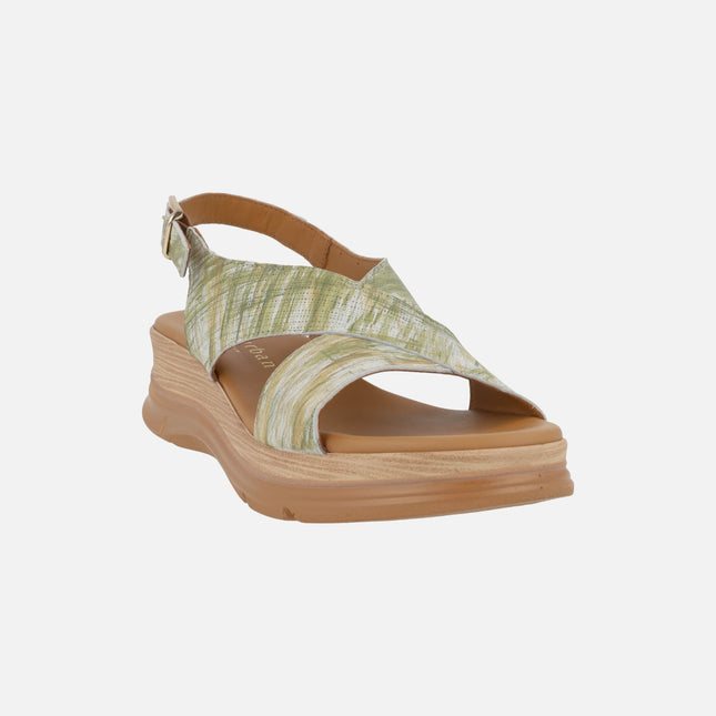 Sandalias de piel con tira al talón en combinado verde