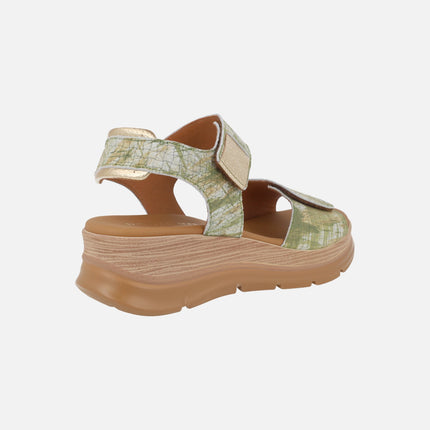 Combined green leather sandals with velcro closure
