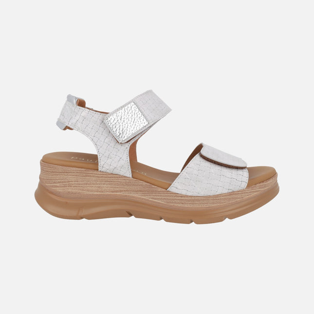 Sandalias blancas de piel efecto trenzado con cierre de velcro