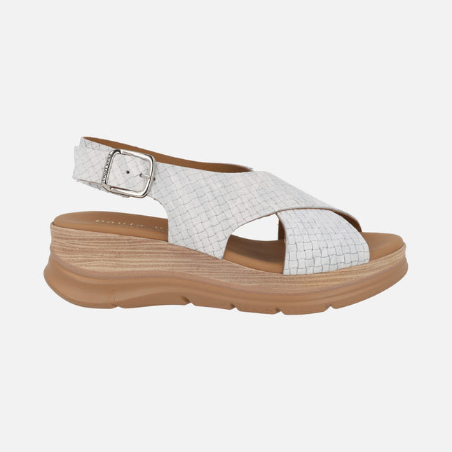 Sandalias blancas de piel efecto trenzado