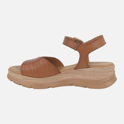 Sandalias marrones con escote pico y pulsera al tobillo