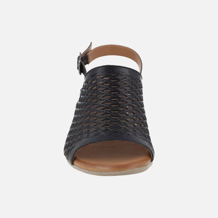 Sandalias de piel con troquelados y tacón medio Elda