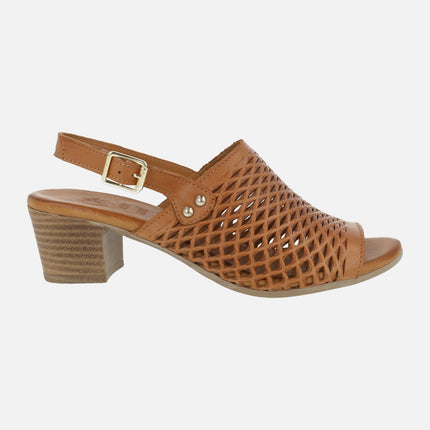 Sandalias de piel con troquelados y tacón medio Elda