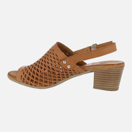 Sandalias de piel con troquelados y tacón medio Elda