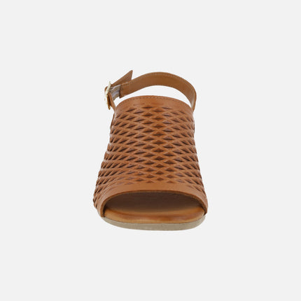 Sandalias de piel con troquelados y tacón medio Elda