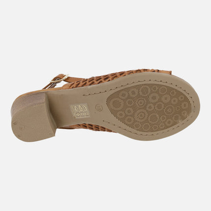 Sandalias de piel con troquelados y tacón medio Elda