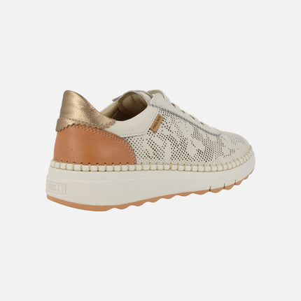 Zapatillas deportivas de piel Arenas con troquelados y cordones elásticos
