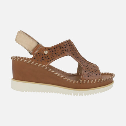Sandalias de cuña con diseño troquelado y cierre de velcro Aguadulce