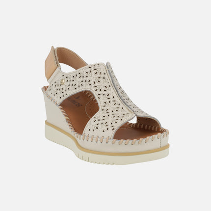 Sandalias de cuña con diseño troquelado y cierre de velcro Aguadulce