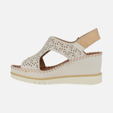 Sandalias de cuña con diseño troquelado y cierre de velcro Aguadulce