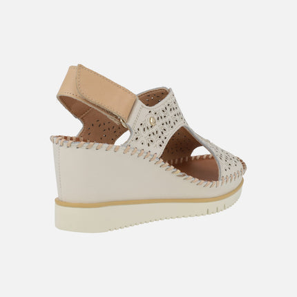 Sandalias de cuña con diseño troquelado y cierre de velcro Aguadulce