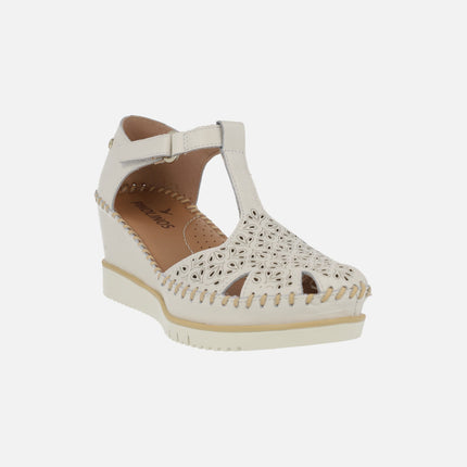 Zapatos semiabiertos Aguadulce con troquelado y cierre de velcro