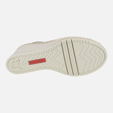 Zapatos semiabiertos Aguadulce con troquelado y cierre de velcro